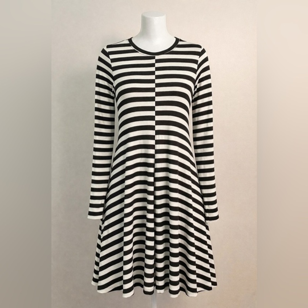 NWT Lou & Grey Signature Soft Striped long-sleeve woven swing dress gray/ white